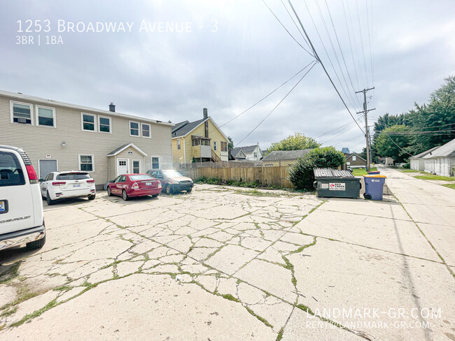 Building Photo - Available NOW - New paint, carpet, fridge,...