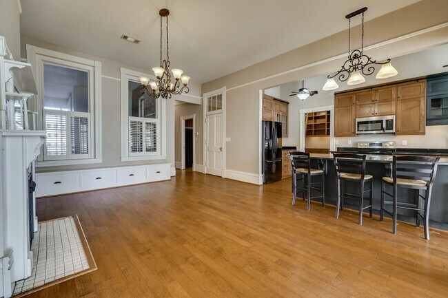 Building Photo - 929 Broad St