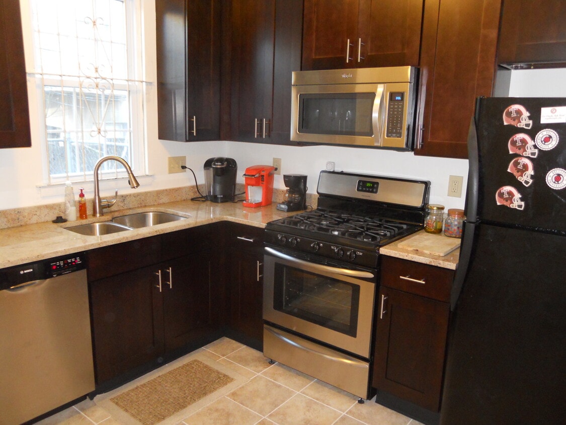 Primary Photo - 1519 Page St