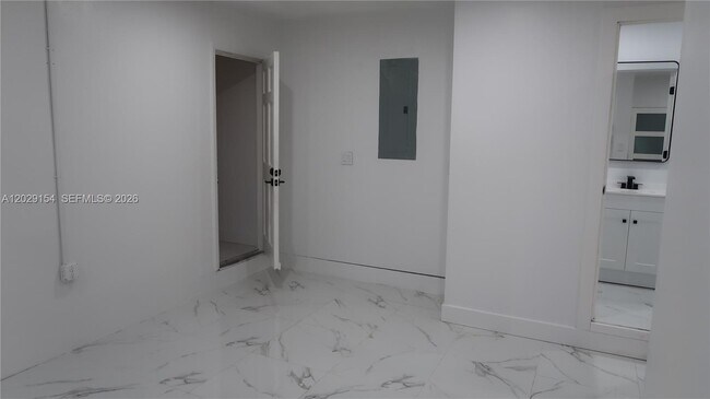 Foto del edificio - 8220 NW 199th St