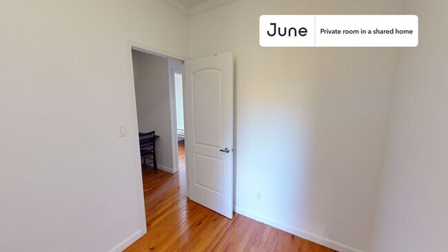 Foto del edificio - Room in Shared 3 bed/1 bath home