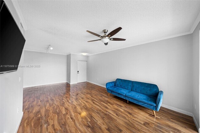 Foto del edificio - 17125 N Bay Rd