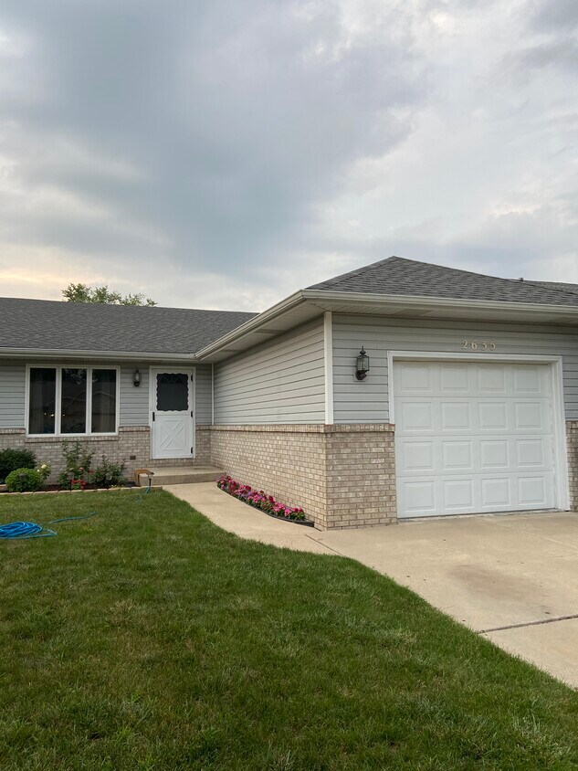 2635 41st Plz, Highland, IN 46322 Townhome Rentals in Highland IN