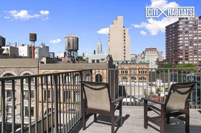 Foto del edificio - 44 E 12th St