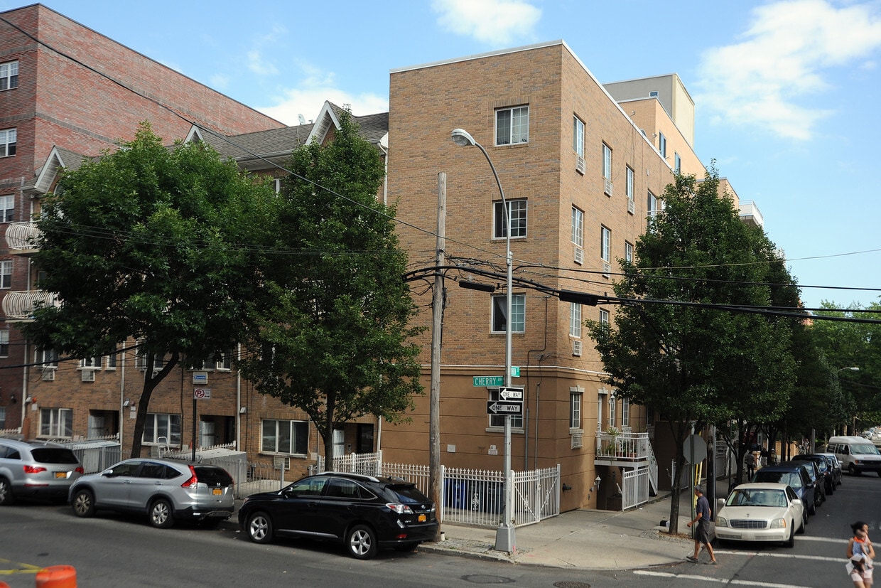 Building Photo - 43-07 Union St