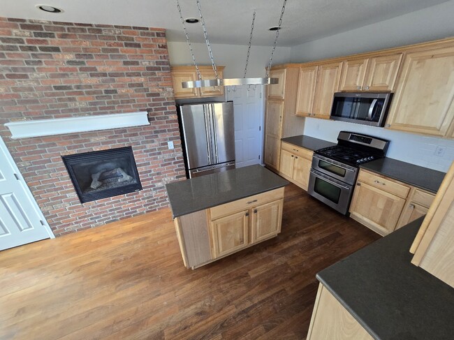 Kitchen - 11105 Woodhurst Cir