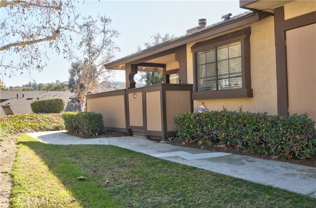 Building Photo - 21696 Laurelrim Dr
