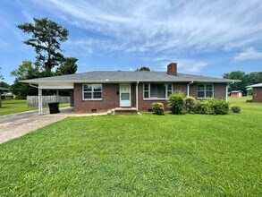 Building Photo - 703 Meadowview St