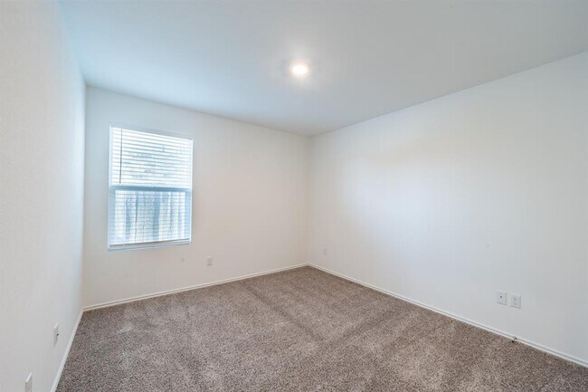 Building Photo - 106 Sebring Cir
