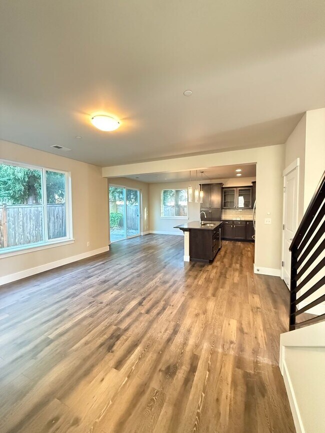 Foto del edificio - Modern 4 Bed, 3.5 Bath Lynnwood Home – Pri...