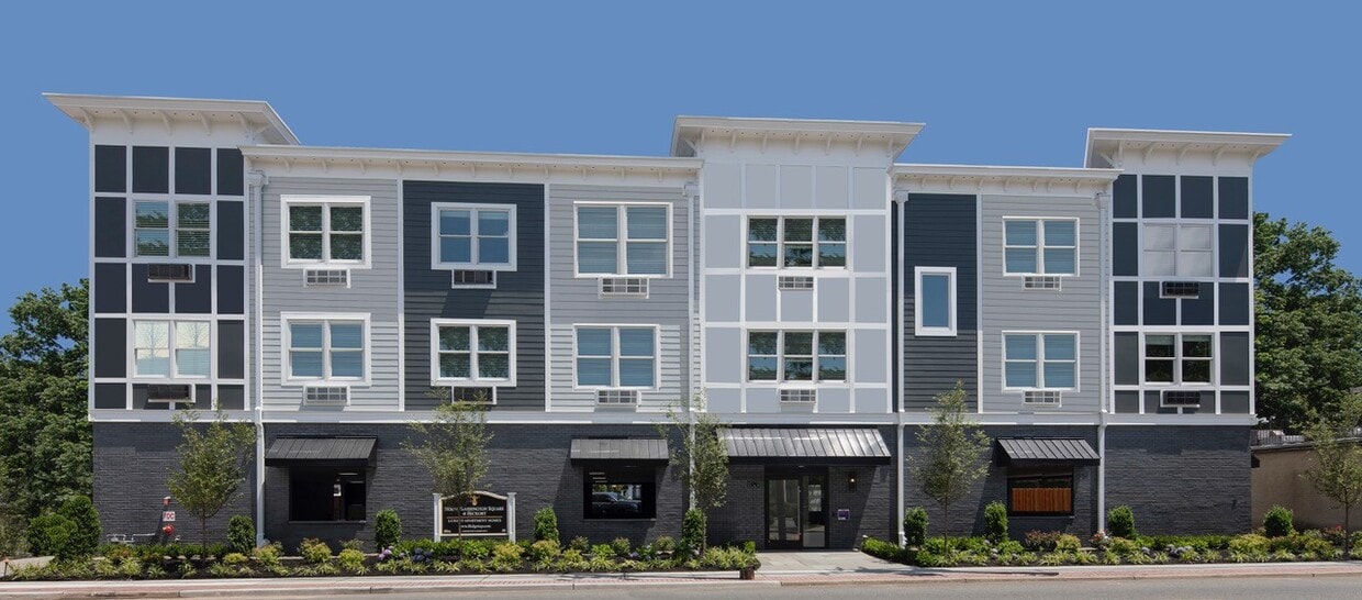 Foto principal - North Washington Square @ Hickory: In-Unit Washer & Dryer, Cold Water, Fitness Center, Sauna, Bar...