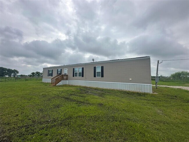 Building Photo - 220 Jay Ln