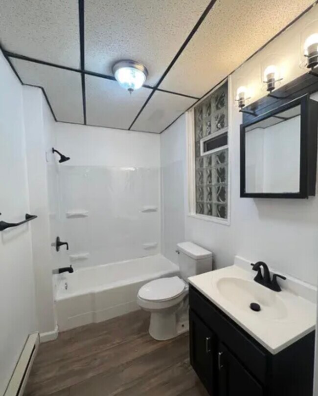 Building Photo - 464 3rd St