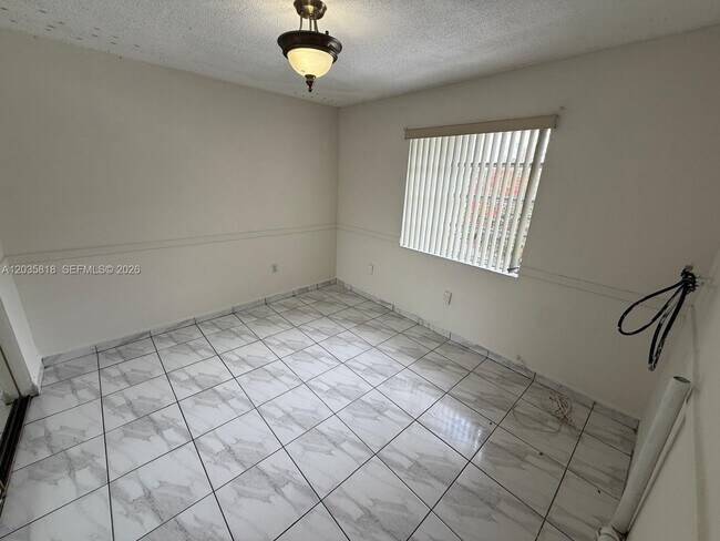 Foto del edificio - 1285 W 26th Pl