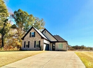 Building Photo - 73 Crimsonwood Dr