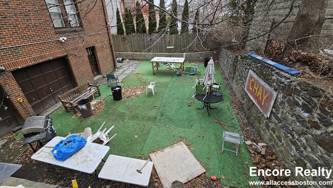 Building Photo - 292 Foster St