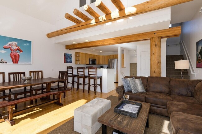 Foto del edificio - 7 Saddle Ridge Rd