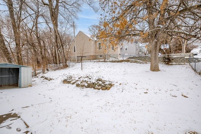 Building Photo - 6905 N 33rd St