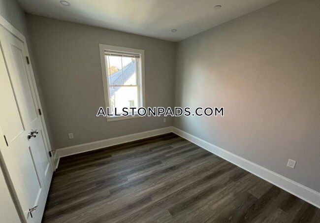 Foto del edificio - 80 N Beacon St