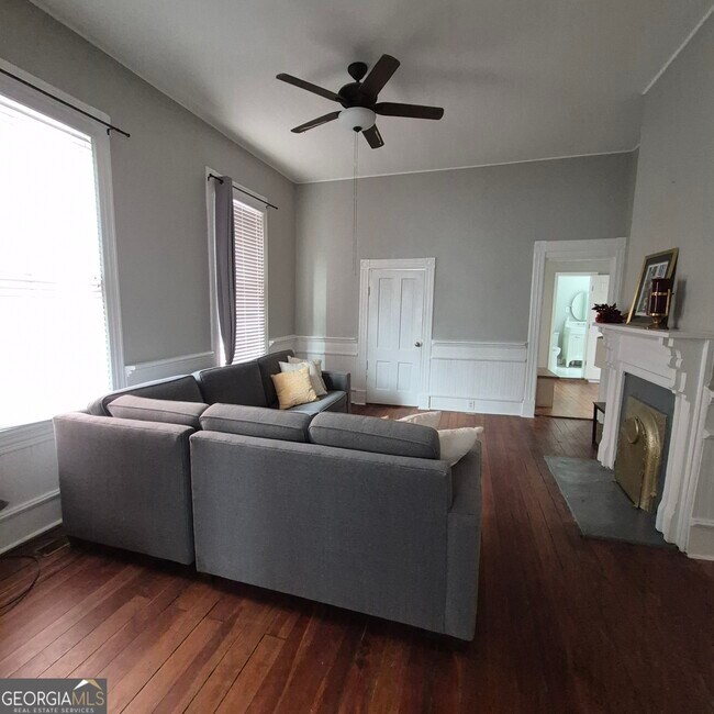 Building Photo - 867 Orange Terrace