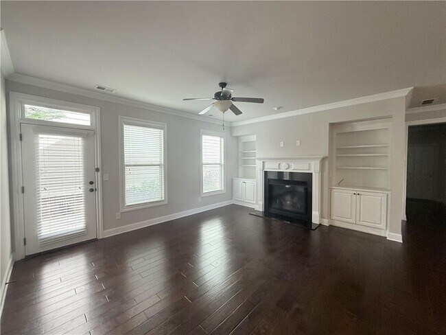 Foto del edificio - 497 Ravenbrook Ln