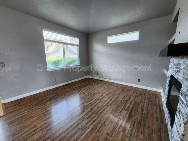 Building Photo - 10154 Wyandott Cir N