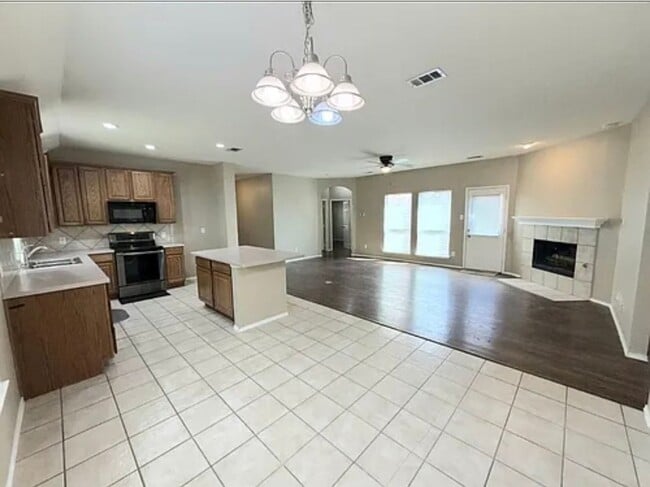 Building Photo - 13645 Valley Mills Dr