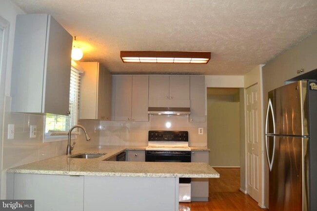 Building Photo - 16570 Sioux Ln