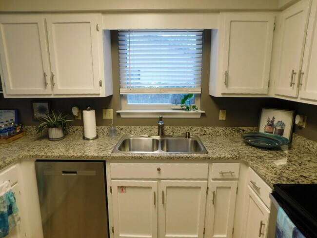 Building Photo - 939 Ridgewood Way