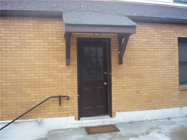 Foto del edificio - 4465 Mt Troy Rd Ext