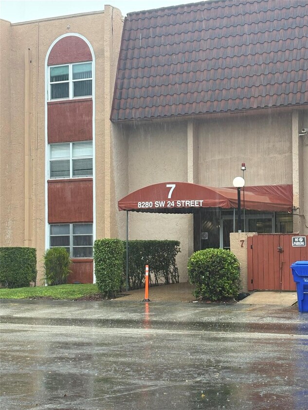 Primary Photo - 8280 SW 24th St