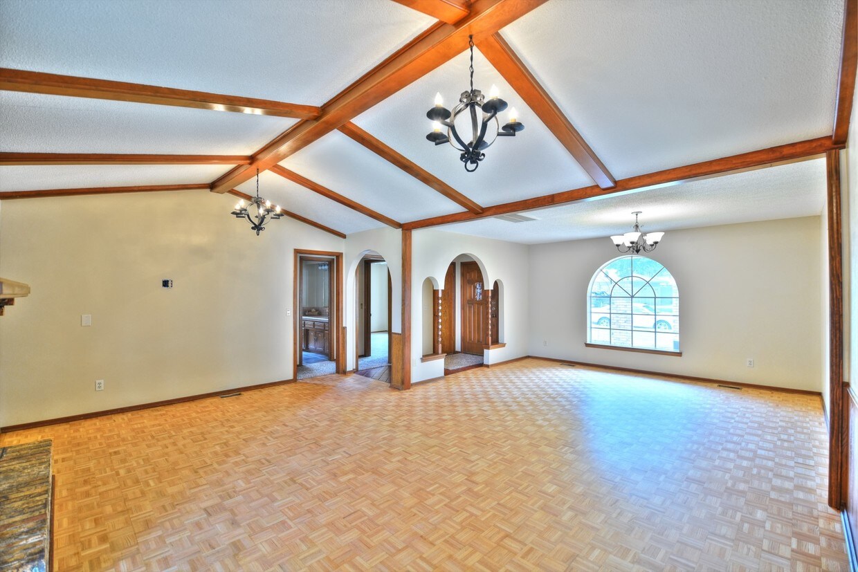 Foto principal - 3812 N Riverside Dr