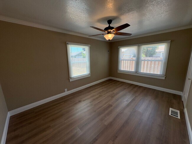 Foto del edificio - Spacious Tulare home Available Now!