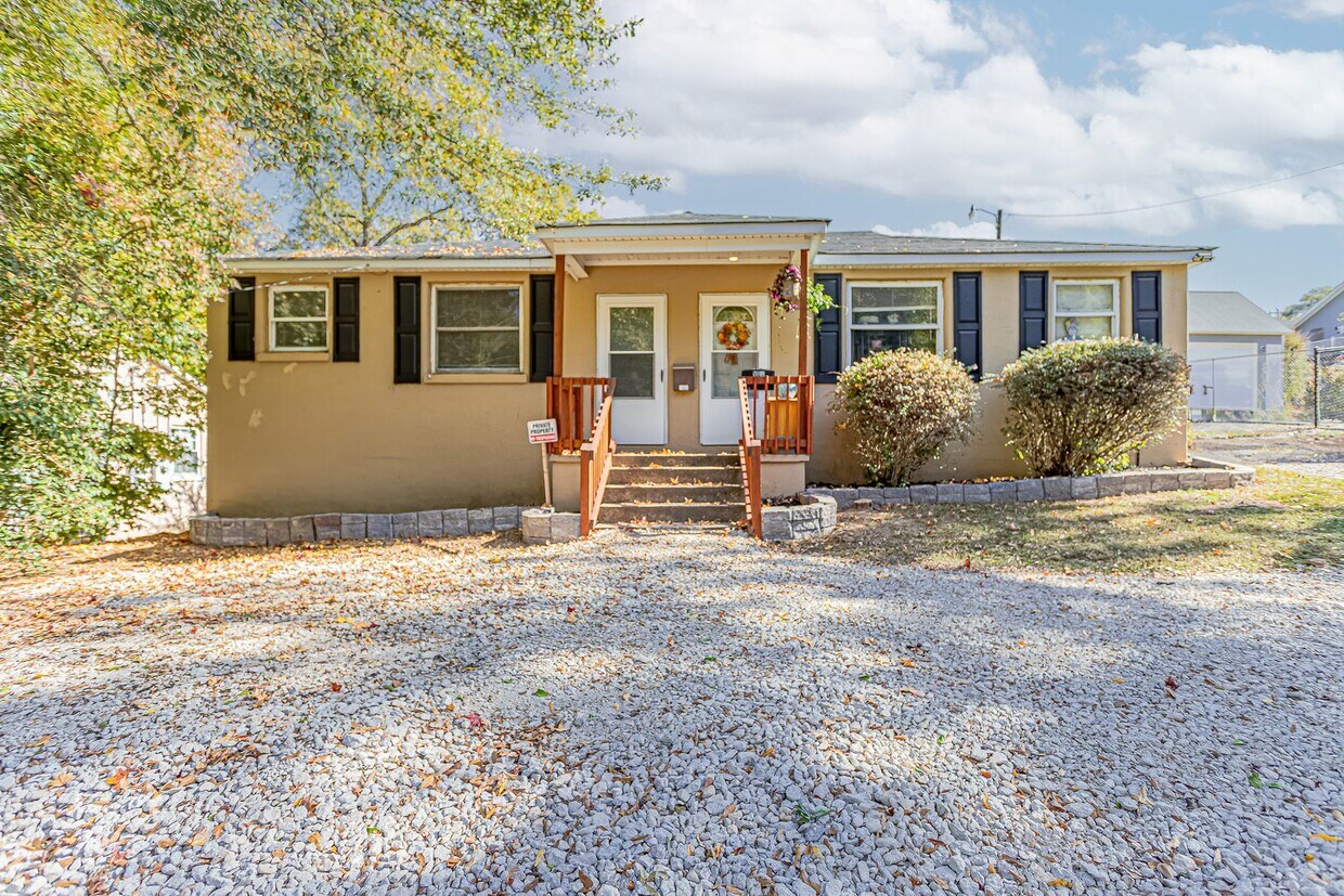 Foto principal - Price Improvement! Located Convenient to D...