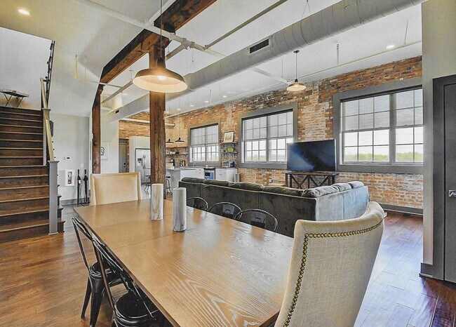 Foto del edificio - 740 E North St