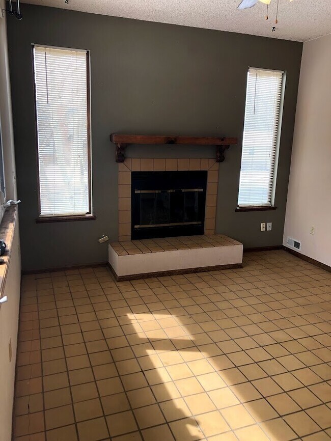 Building Photo - Great 3 Bed 2 Bath House in West Fort Coll...