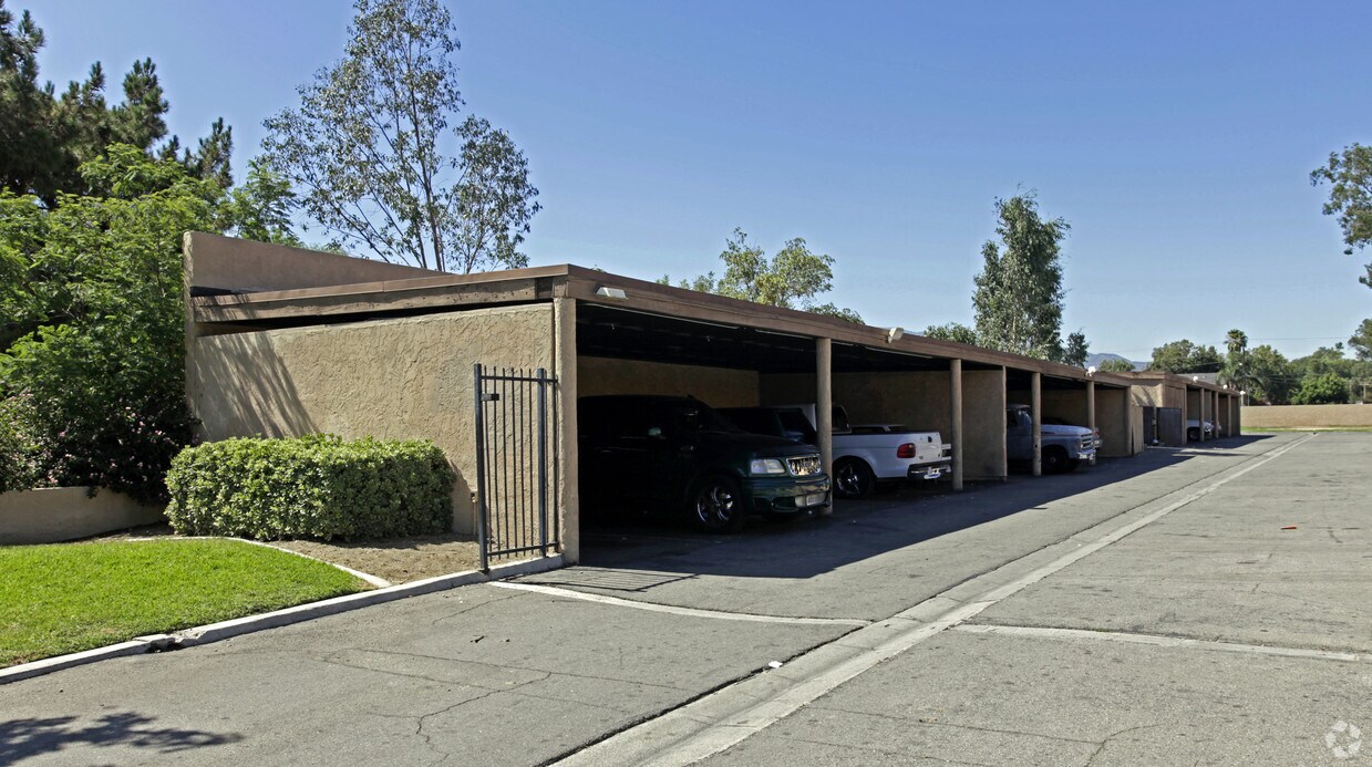 Building Photo - 16638 Valencia Ave