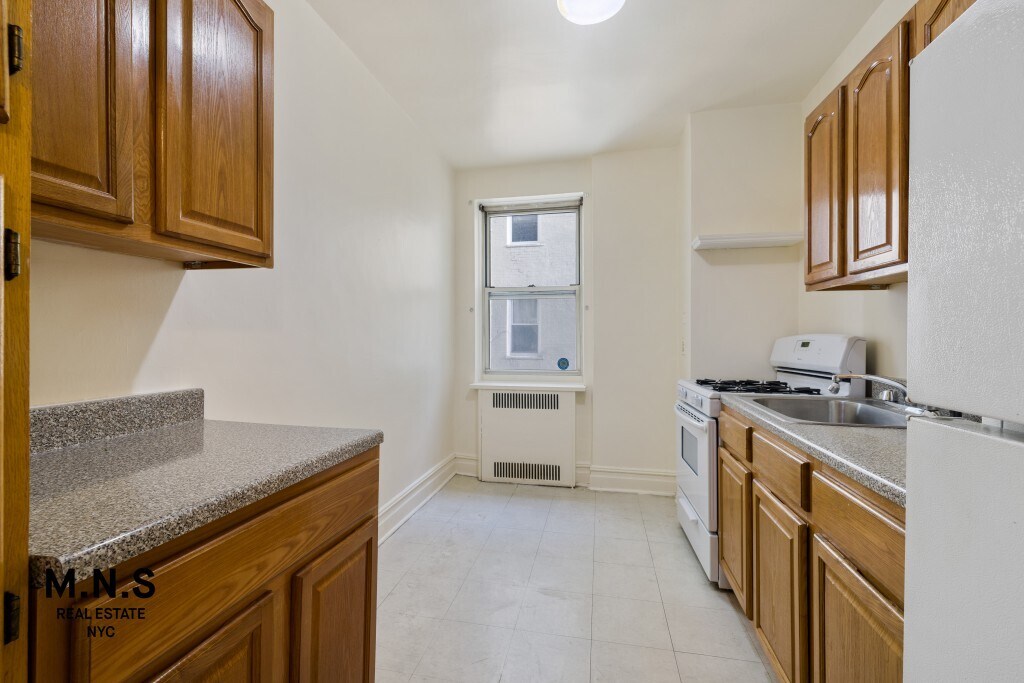 231 Brightwater Ct Unit A03, Brooklyn, NY 11235 Room for Rent in