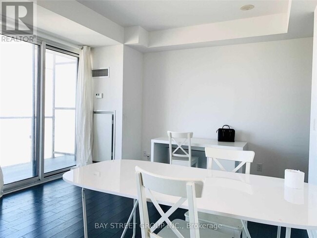 Building Photo - 1080 Bay St.