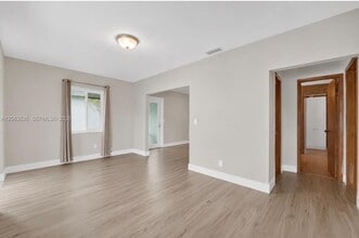 Building Photo - 727 NW 24th Ct