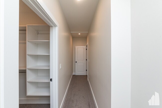 Foto del edificio - 4955 N Seeley Ave