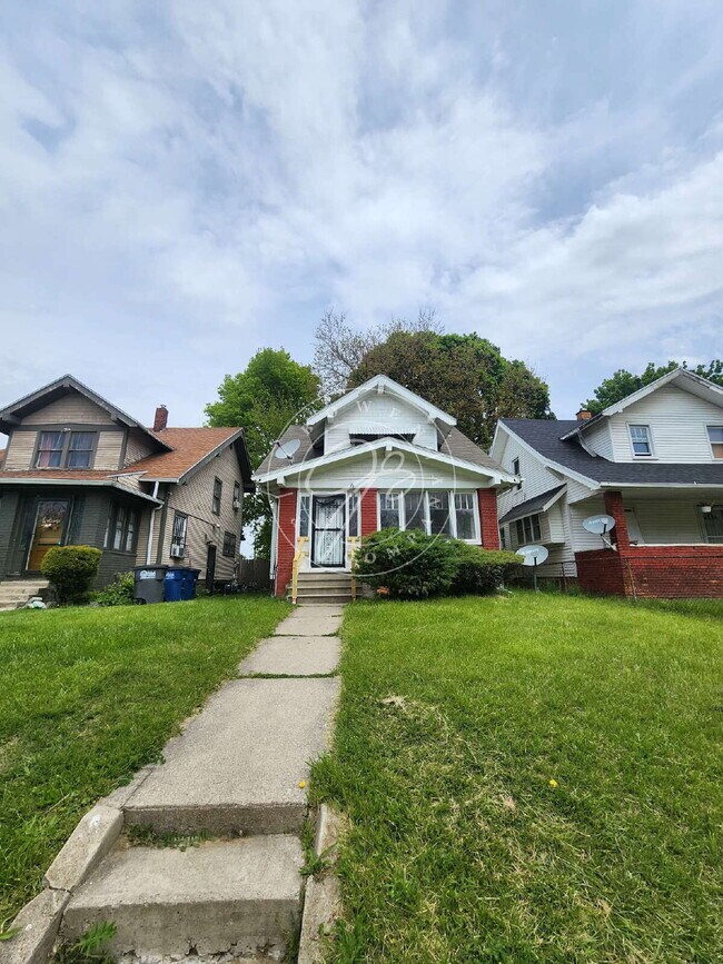Foto del edificio - Spacious 3 bed 1 bath 2 story home with