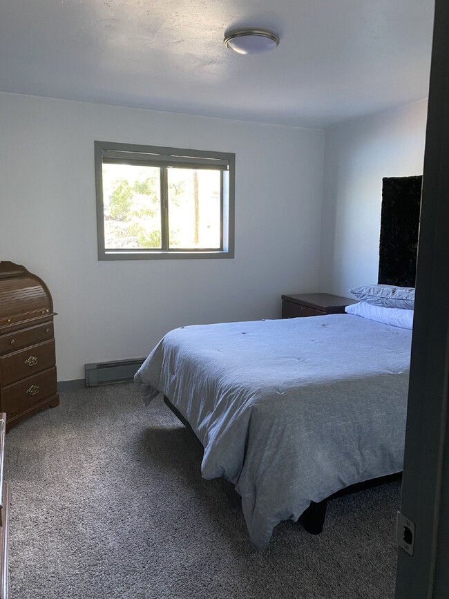 Building Photo - 2 Bedroom, Furnished in Rifle