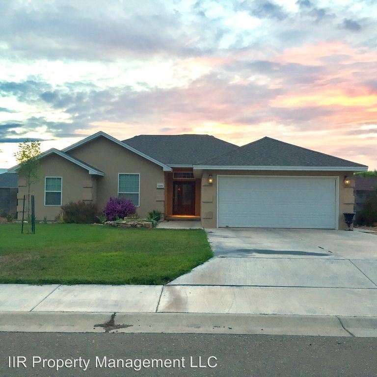 Primary Photo - 1102 Saunders Dr
