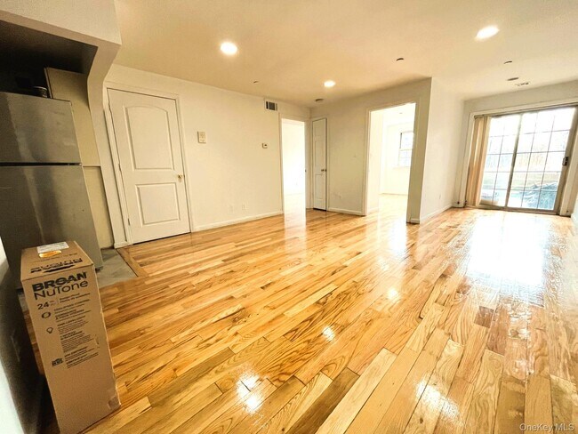 Foto del edificio - 104-27 38th Ave
