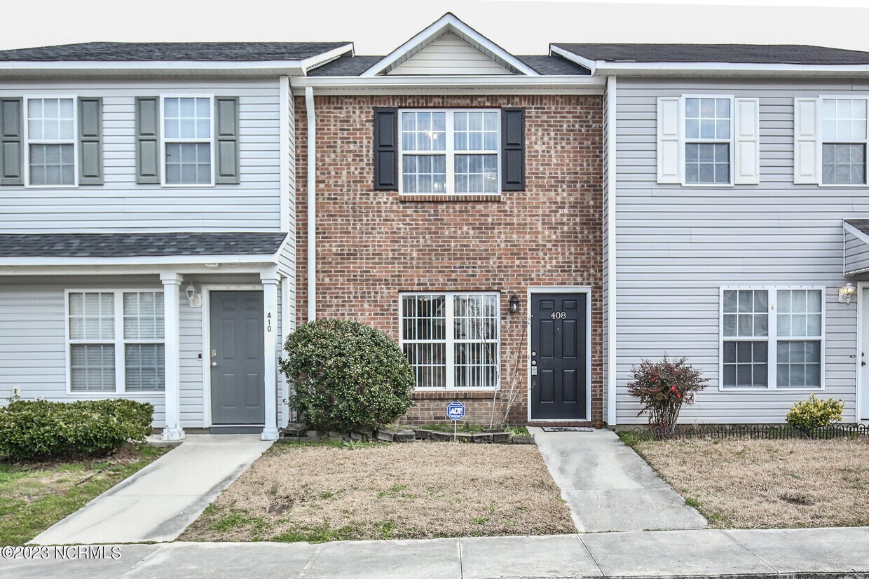 408 Timberlake Trail, Jacksonville, NC 28546 Townhome Rentals in
