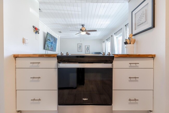 Building Photo - 4000 Gulf Terrace Dr