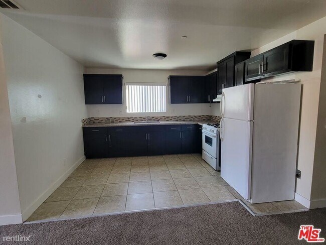 Building Photo - 5 br, 3 bath Condo - 646 W 95th St