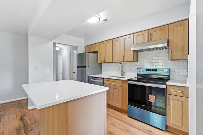Building Photo - 4804 Calvert Rd