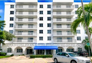 Building Photo - 1455 N Treasure Dr